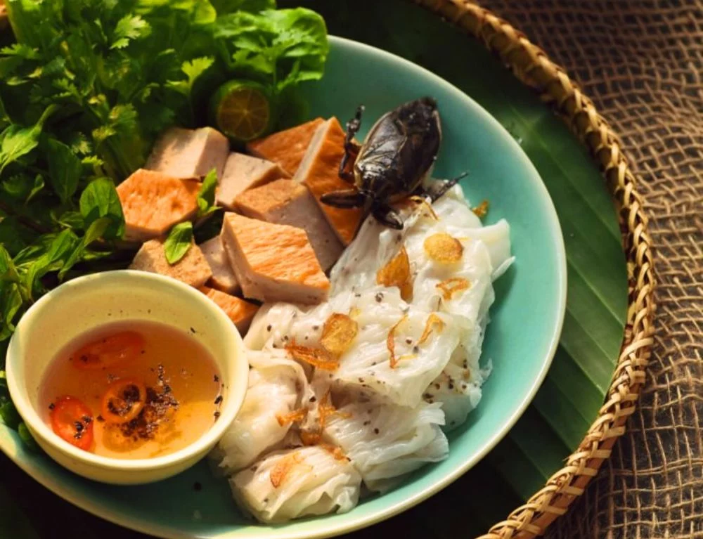 Steamed Rice Rolls with Fragrant Water Bug - A specialty in Northern Vietnam