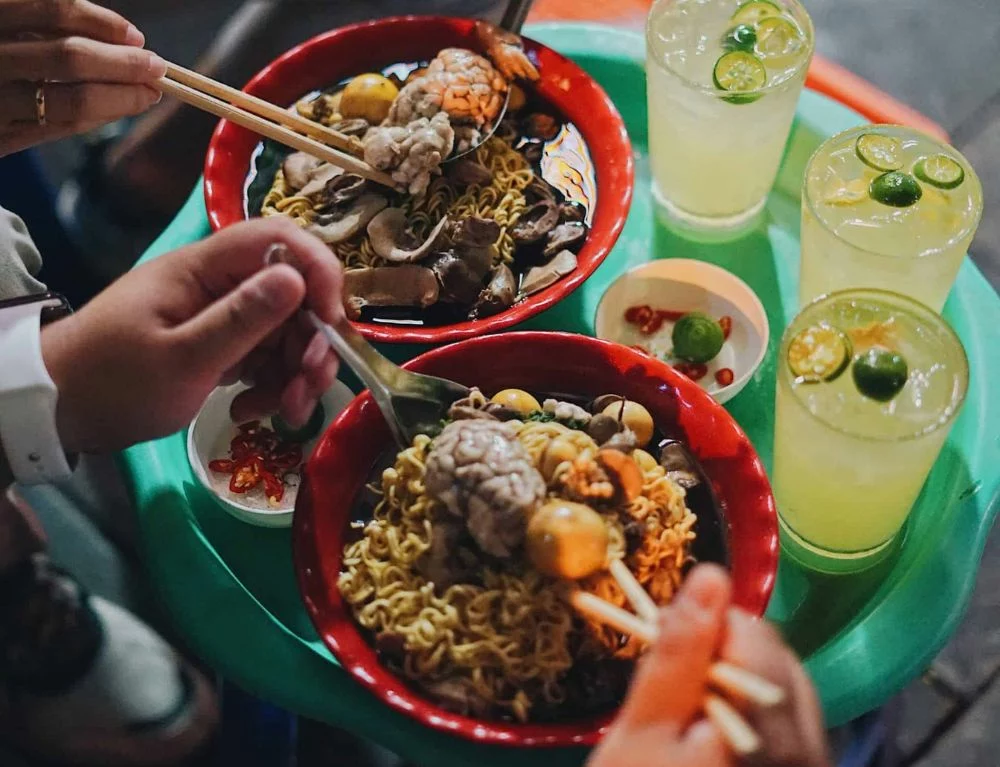 Ending your Hanoi street food tour with mi ga tan