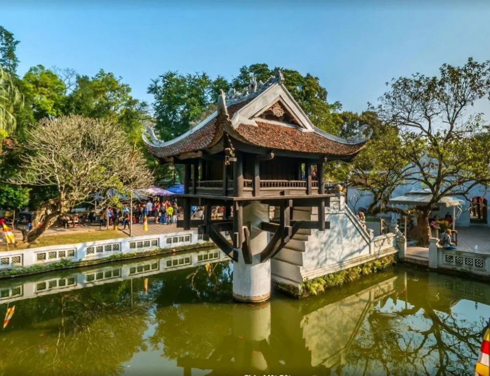 One Pillar Pagoda is located in the Ho Chi Minh Mausoleum complex