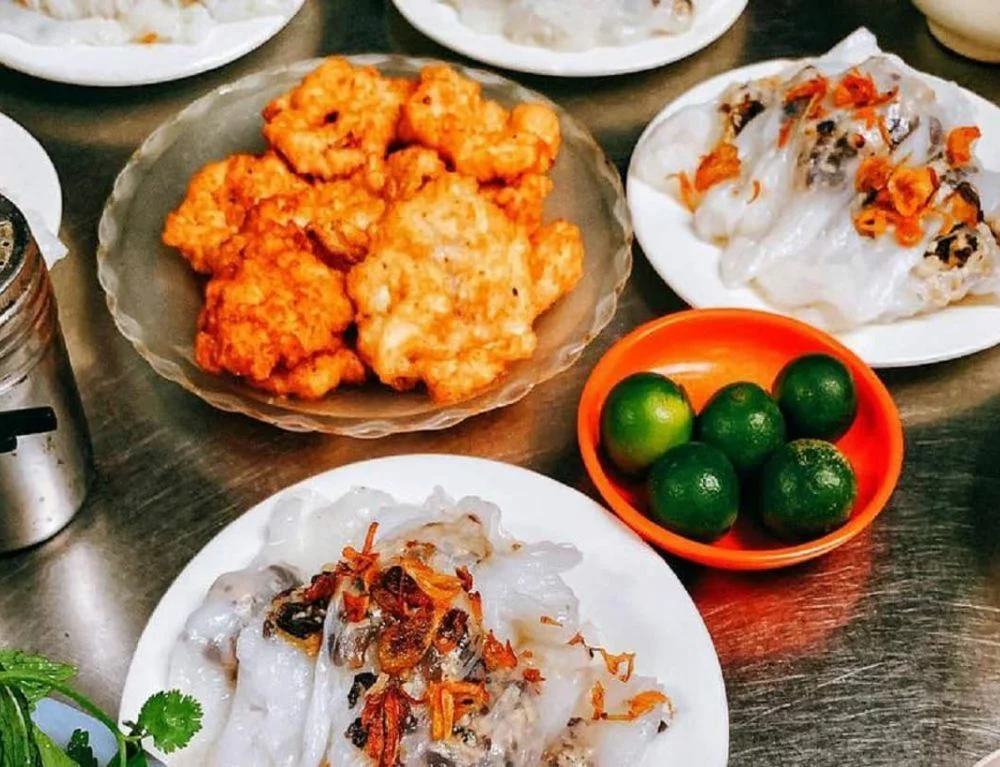Banh cuon Quang Ninh with squid sausage