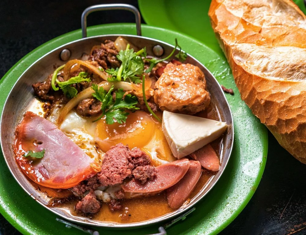 Banh mi chao Hanoi - Traditional food with all local ingredients on a hot pan