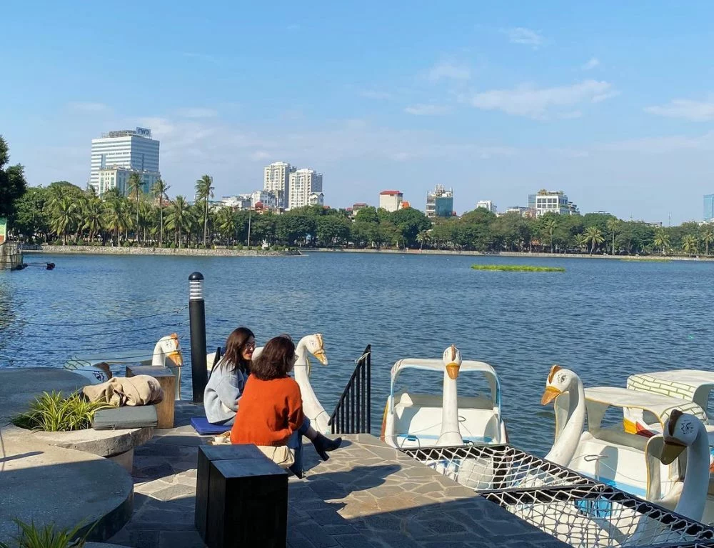 Enjoy coffee and admire another beauty of Hanoi
