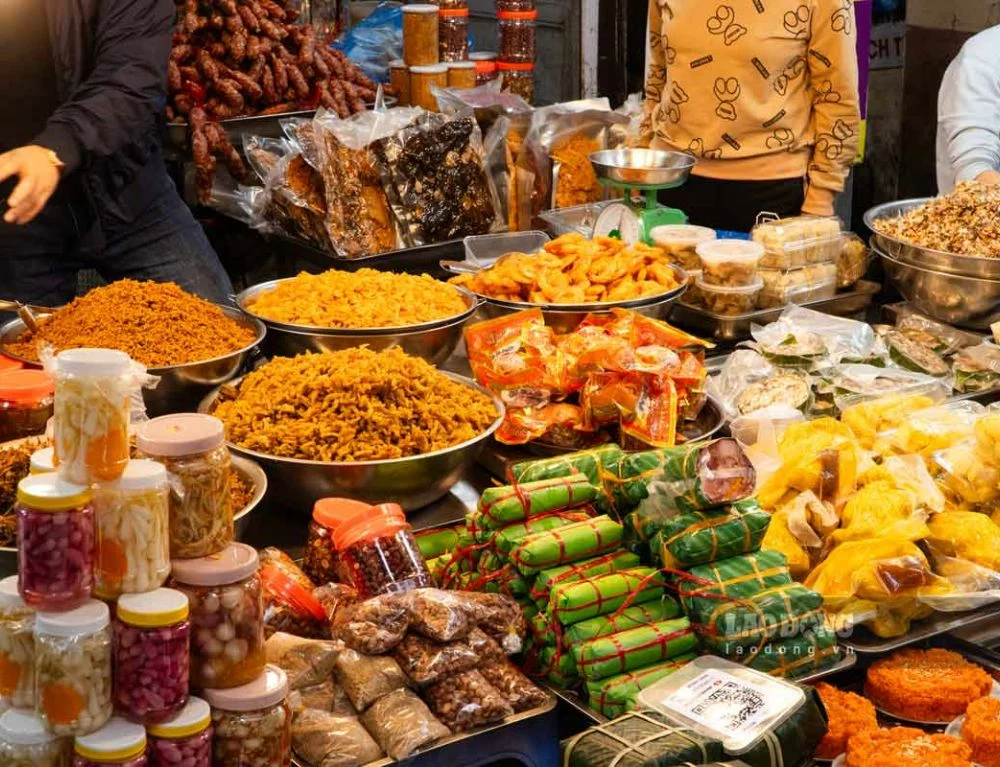 The famous pre-prepared ingredients area at Hang Be market
