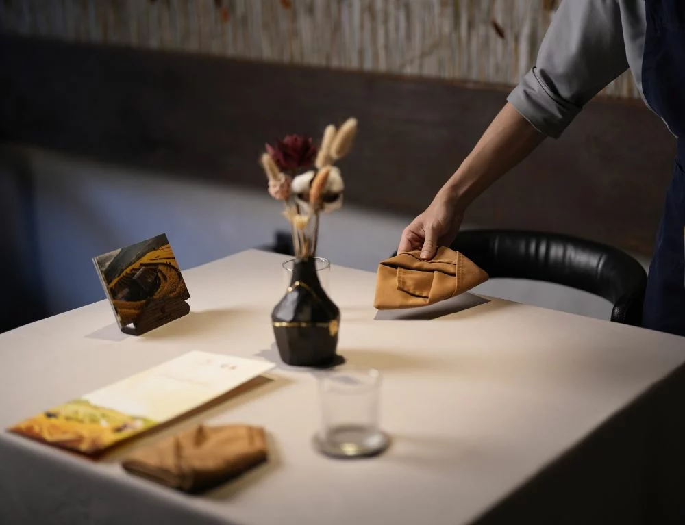 Navigating the setting with confidence is one of the fine dining etiquettes
