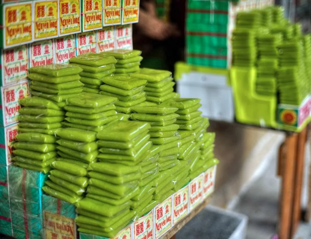 When it comes to finding the most authentic banh com Hanoi, there’s no better place than Hang Than Street (photo: Kien Thuc)