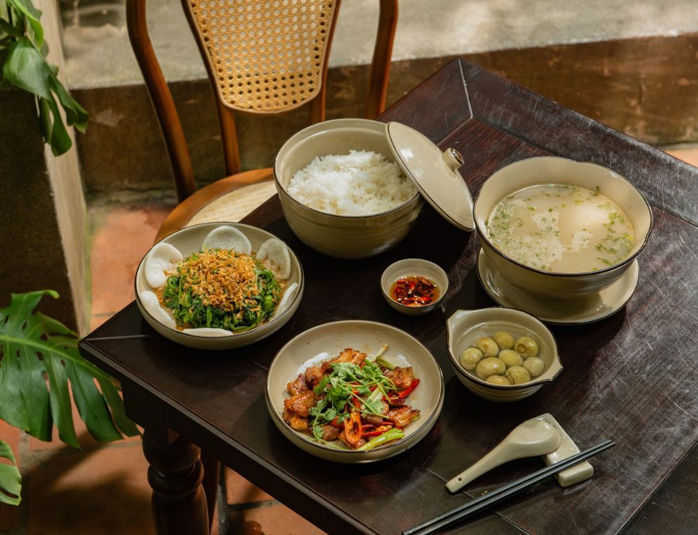 Traditional Vietnamese dishes you should try at Ha Thanh Mansion during your 3 days in Hanoi