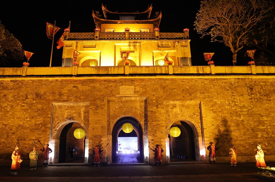mmersive-night-journey-uncovering-thang-long-imperial-citadel’s-hidden-legacy-hanoi-culture