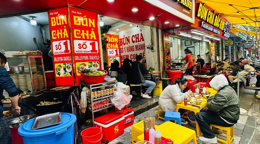 bun-cha-dac-kim-is-a-must-try-food-stop-for-tourists