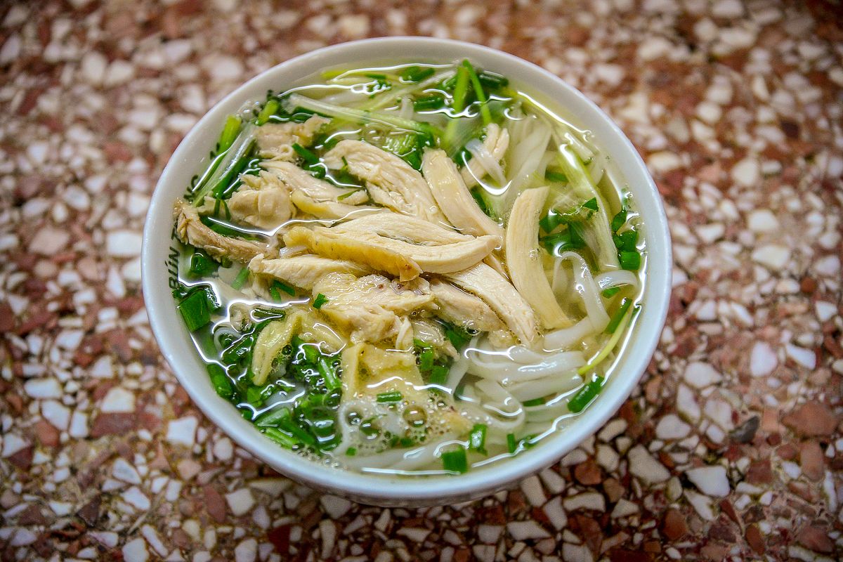 slow-simmered-broth-with-tender-chicken-defines-ha-hoi’s-flavor-bun-thang