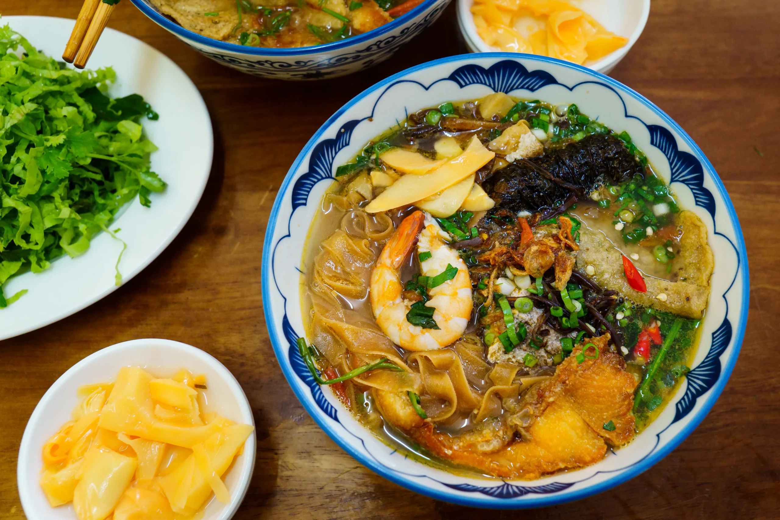 awakening-both-sense-of-smell-and-taste-by-bold-broth-and-aromatic-greens-crab-noodle