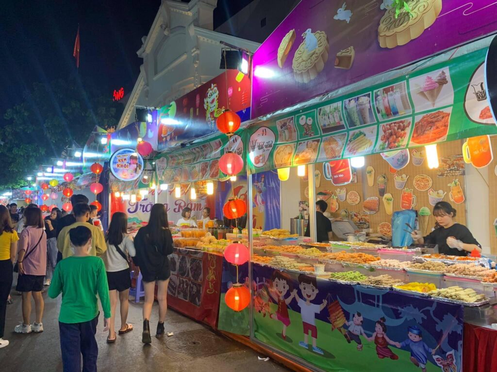 dong-xuan-market-is-a-paradise-for-foodies-hanoi-night-market