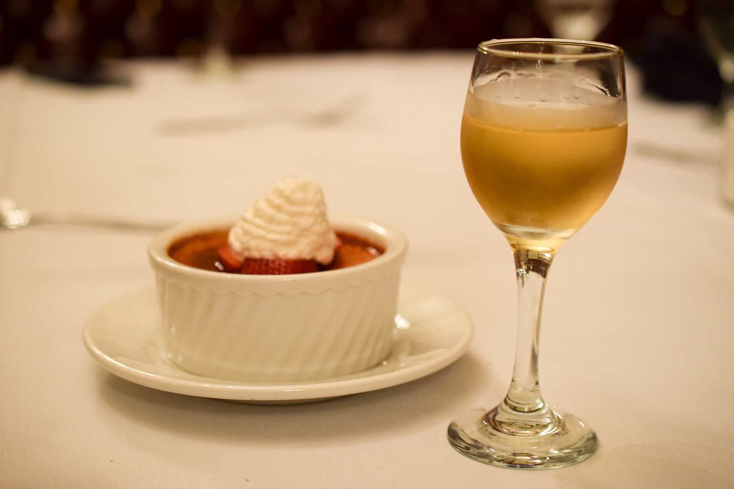 moscato-brings-delicate-bubbles-and-floral-notes-to-light-desserts-wine-pairing-vietnam