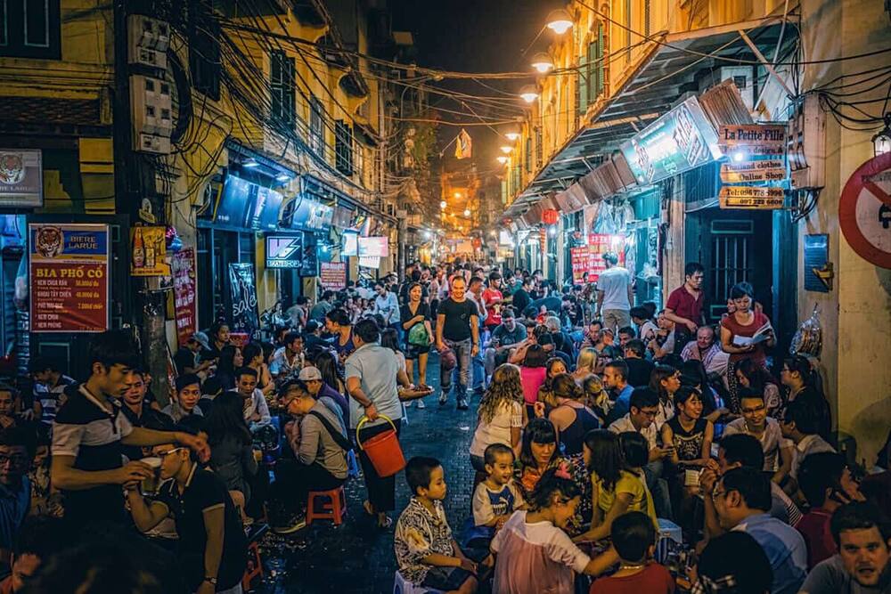 Ta Hien street at night