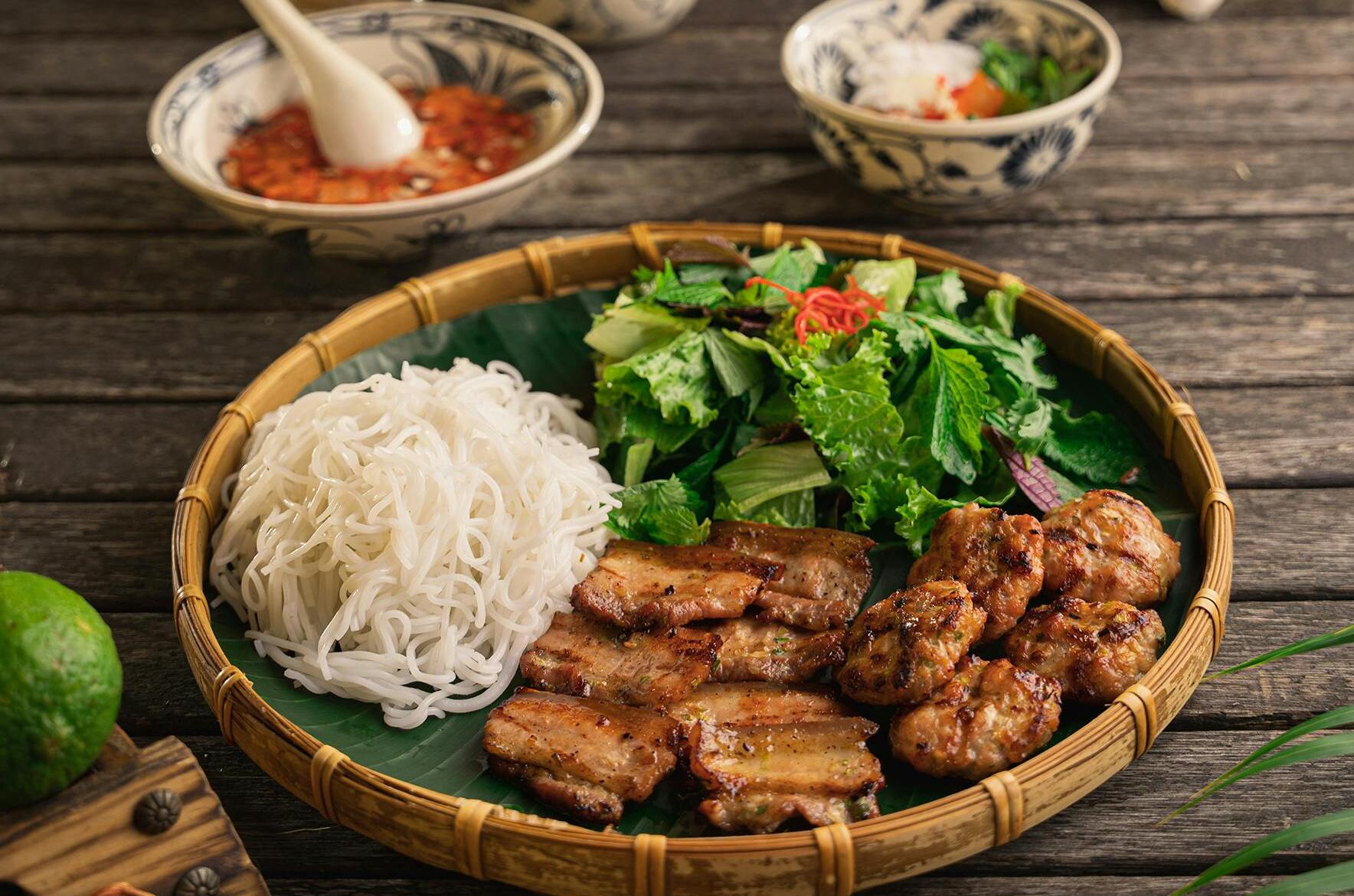 best-bun-cha-hanoi-lunch-experience