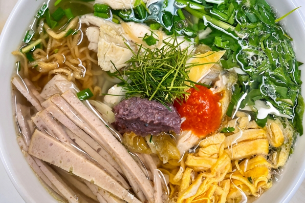 bun-thang-ingredients-shredded-chicken-egg