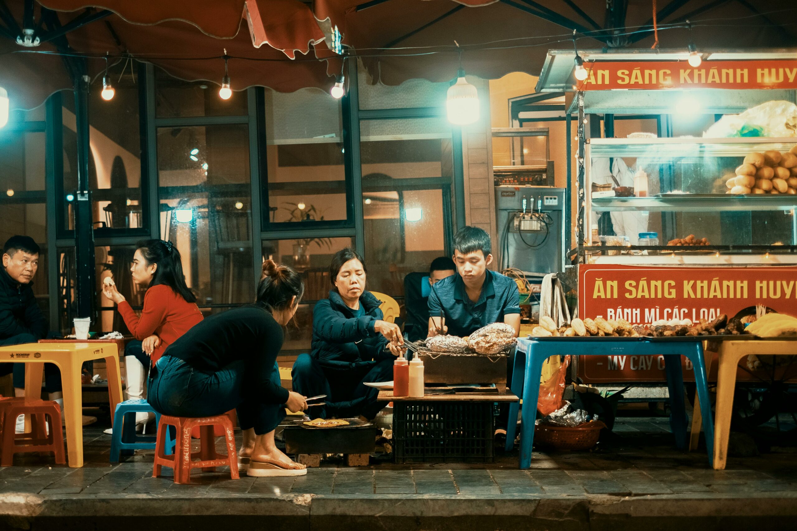 hanoi-street-food-tam-thuong-alley-nem-chua-ran-scaled