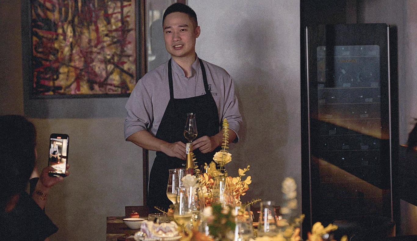 storytelling-service-eel-and-caviar-dining