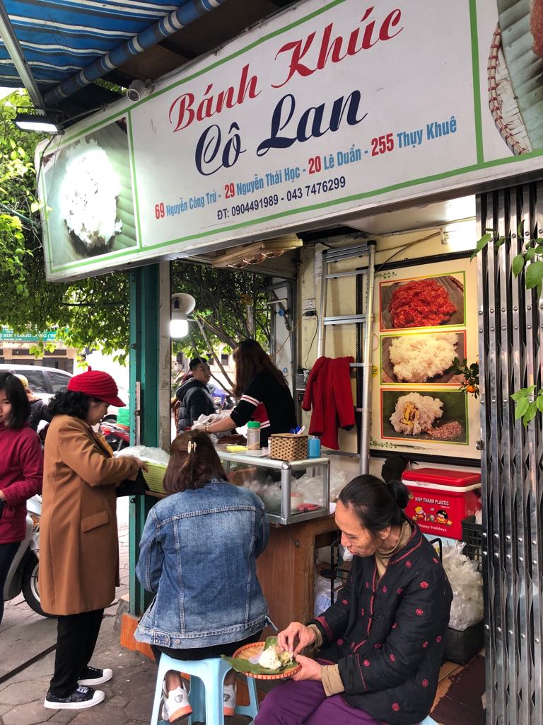 Banh Khuc Co Lan serving traditional Vietnamese sticky rice in Hanoi