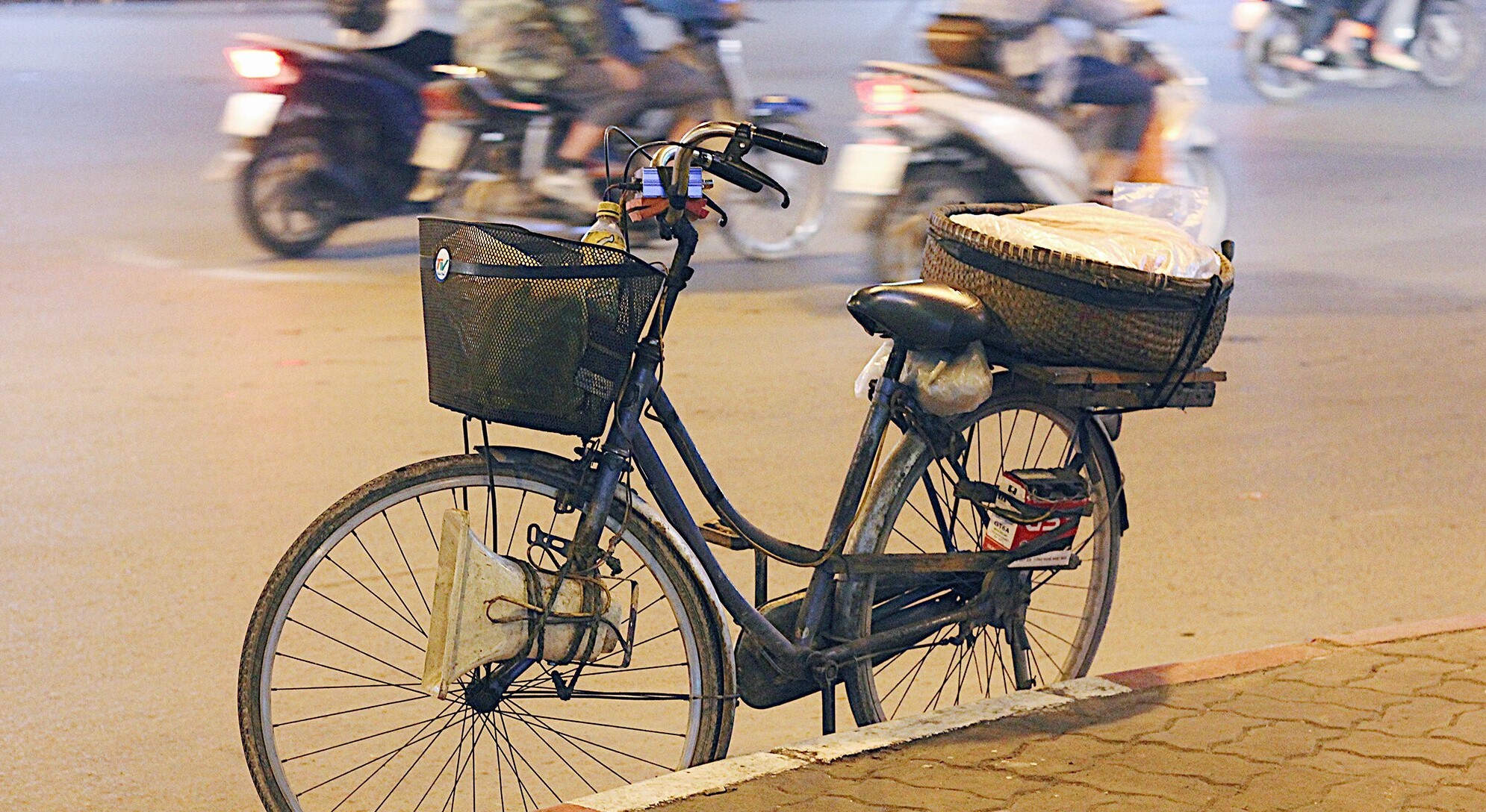 Xoi khuc as a symbol of Hanoi food culture and traditional Vietnamese breakfast