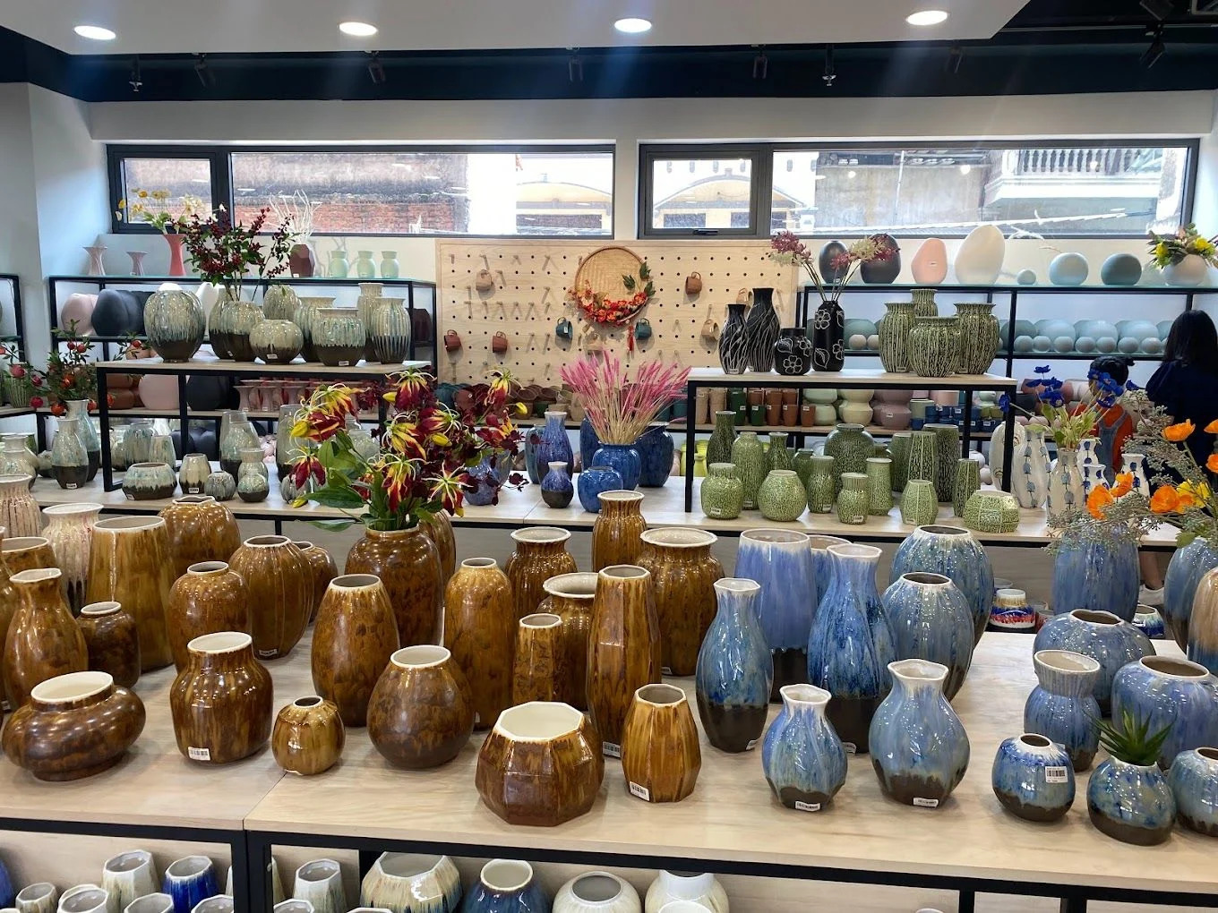 Hand-glazed Bát Tràng ceramics displayed in Hanoi