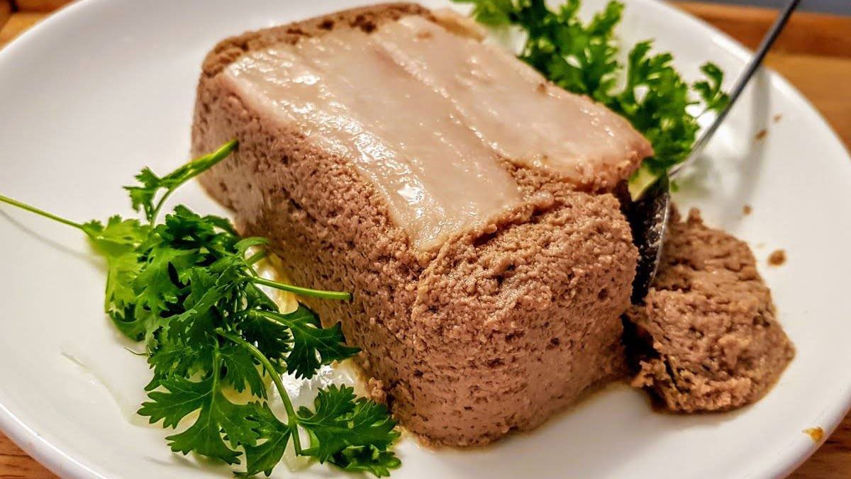 Vietnamese pâté served with bread in Hanoi