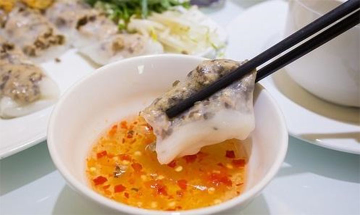 Light fish sauce served with Vietnamese steamed rice rolls