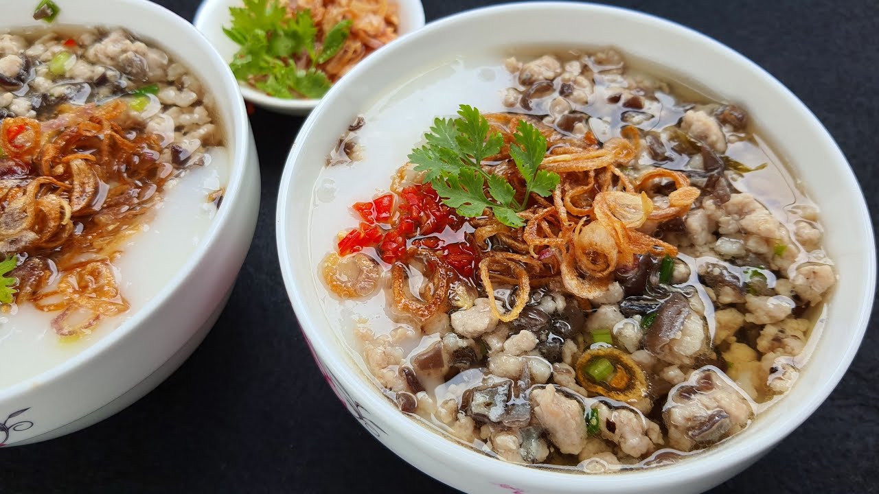 Hanoi bánh đúc nóng with minced pork, wood-ear mushrooms and fried shallots