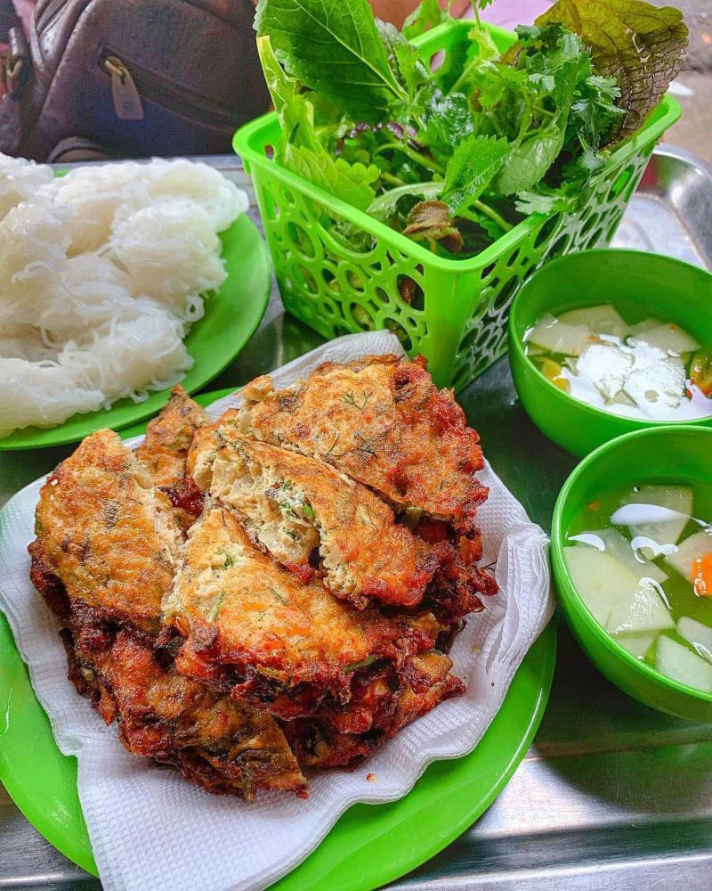 Golden chả rươi served hot with herbs and dipping sauce during autumn in Hanoi