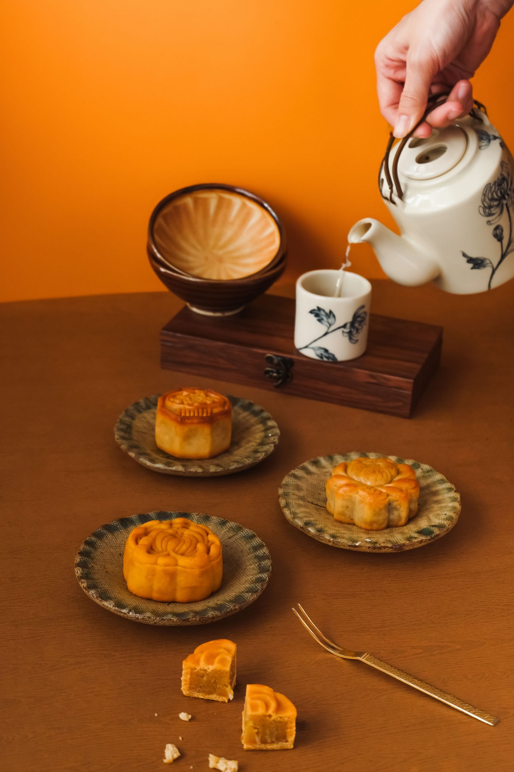 wedges and serve it with unsweetened tea to balance its dense, rich filling.Vietnamese mooncake divided into small wedges and served with hot tea