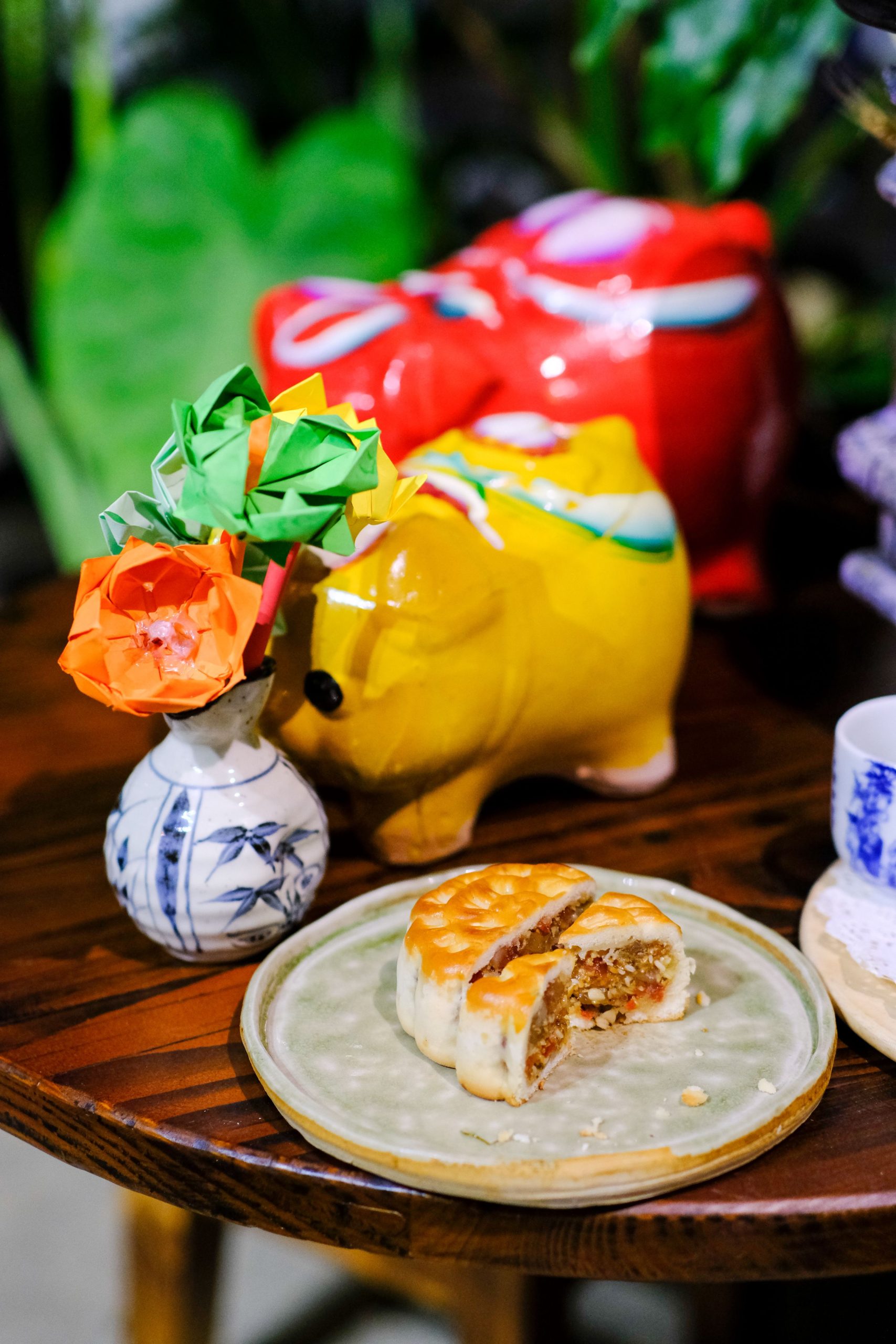 Vietnamese mooncakes, tea and lanterns prepared for the Mid-Autumn Festival