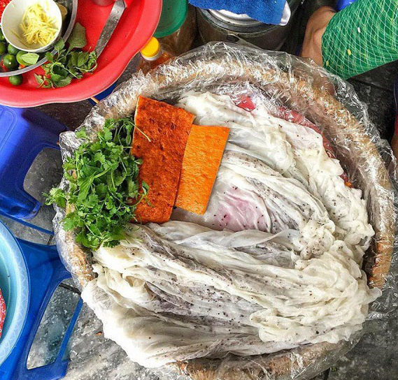 Thin Thanh Tri banh cuon sheets topped with fried shallots in Hanoi