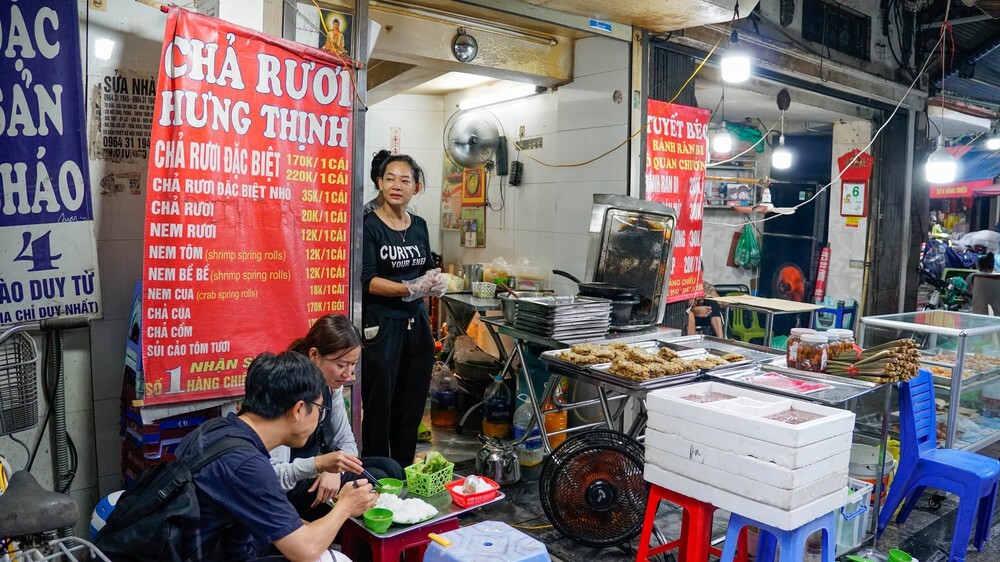 Chả rươi served with rice vermicelli, fresh herbs and dipping sauce at a Hanoi restaurant