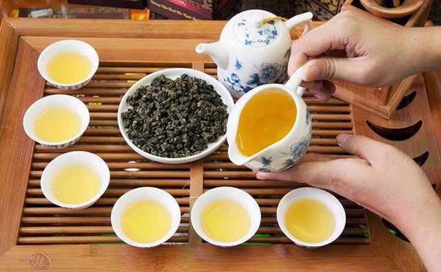 Vietnamese tea culture experienced over a traditional tea table in autumn Hanoi