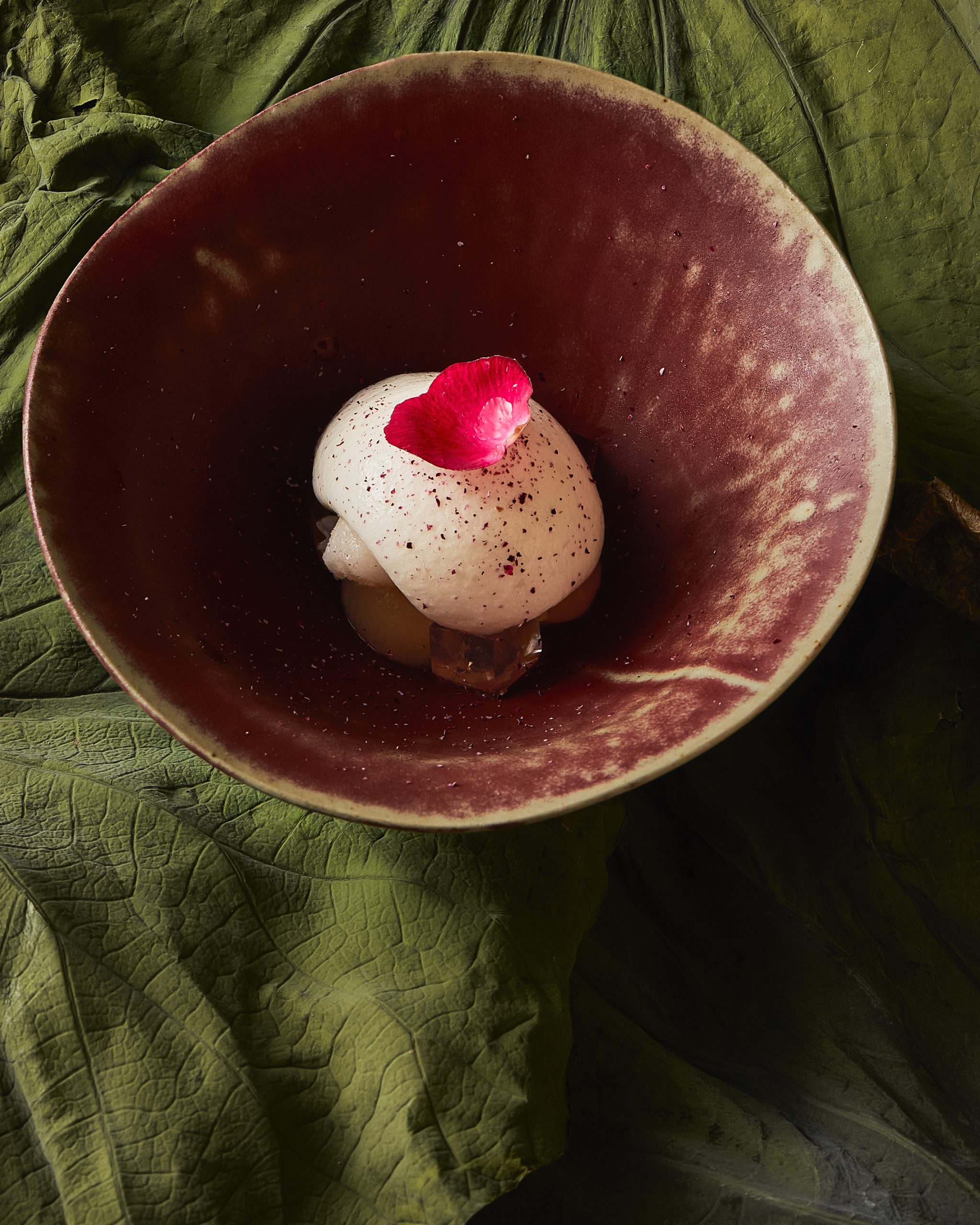 Served before the petit fours, Longan – Lychee – Rose offers a moment to pause and share impressions.